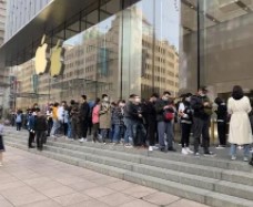 “倒爷”梦碎华强北:出走半生,归来仍要做黄牛