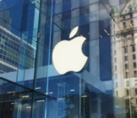 苹果盘中市值首度突破3万亿美元，创历史纪录